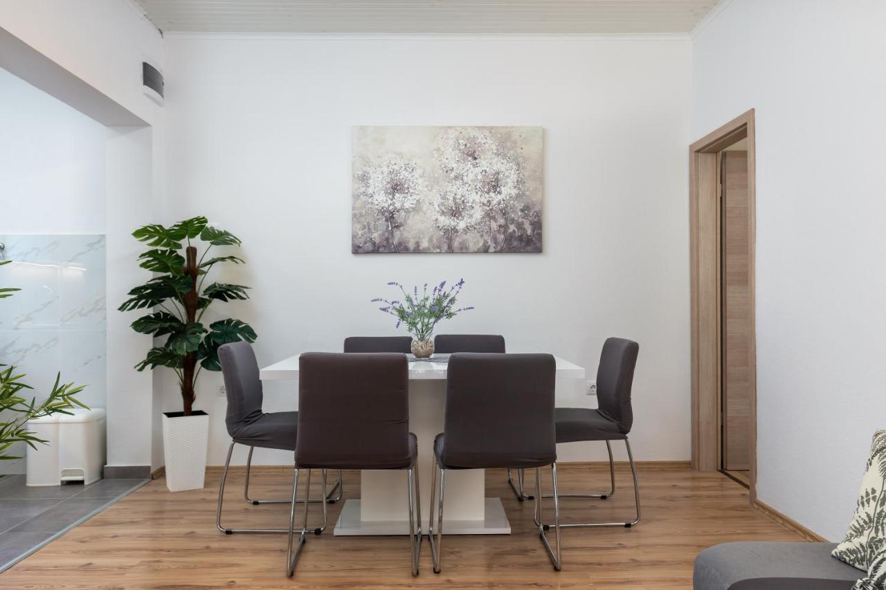 Apartments Elita Ровінь Екстер'єр фото
