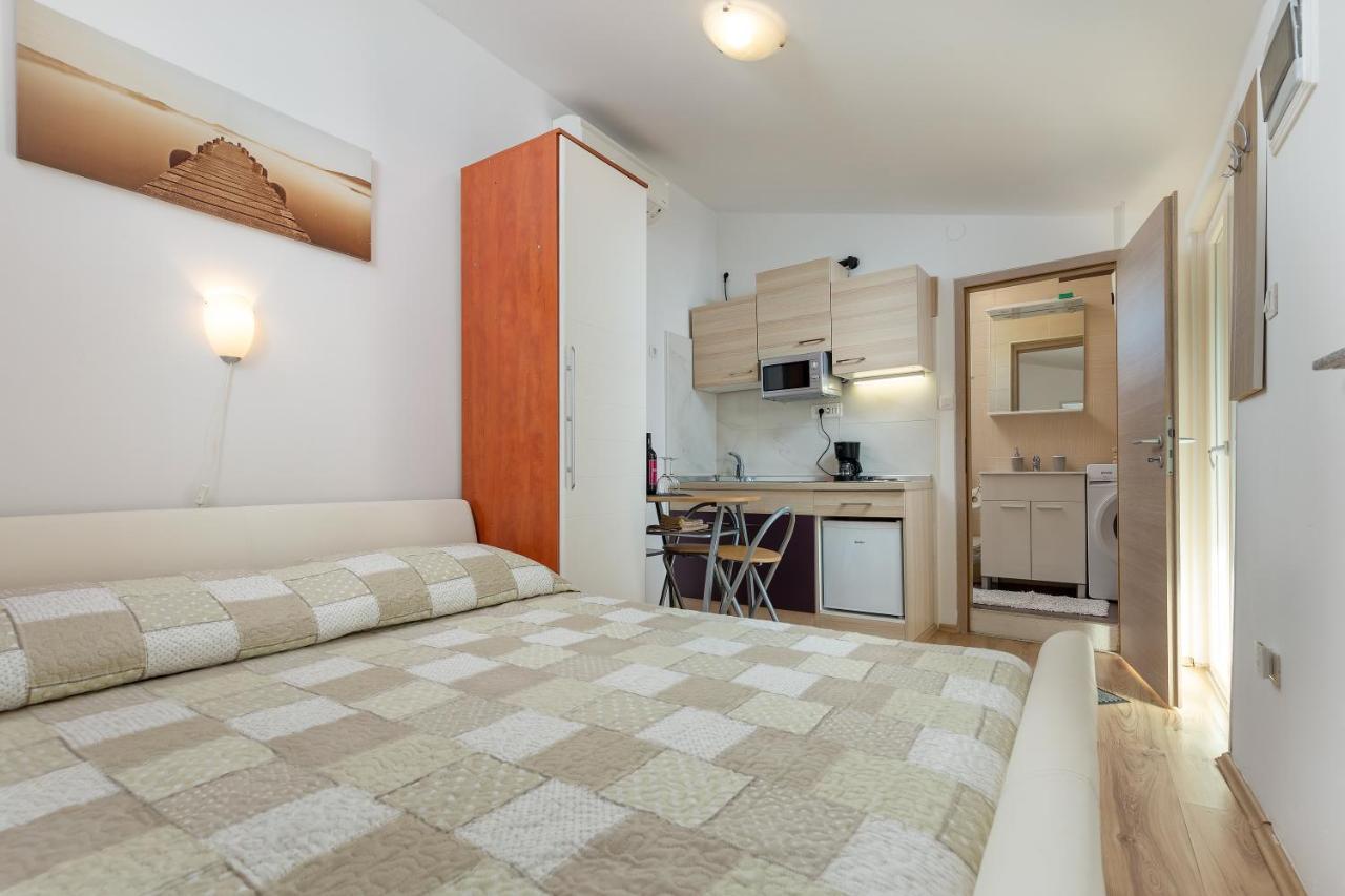 Apartments Elita Ровінь Екстер'єр фото