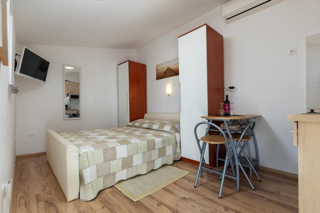 Apartments Elita Ровінь Екстер'єр фото