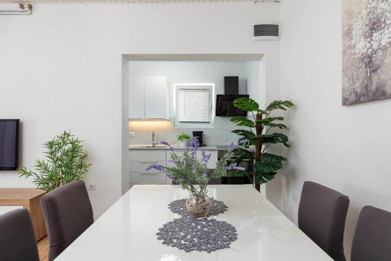 Apartments Elita Ровінь Екстер'єр фото