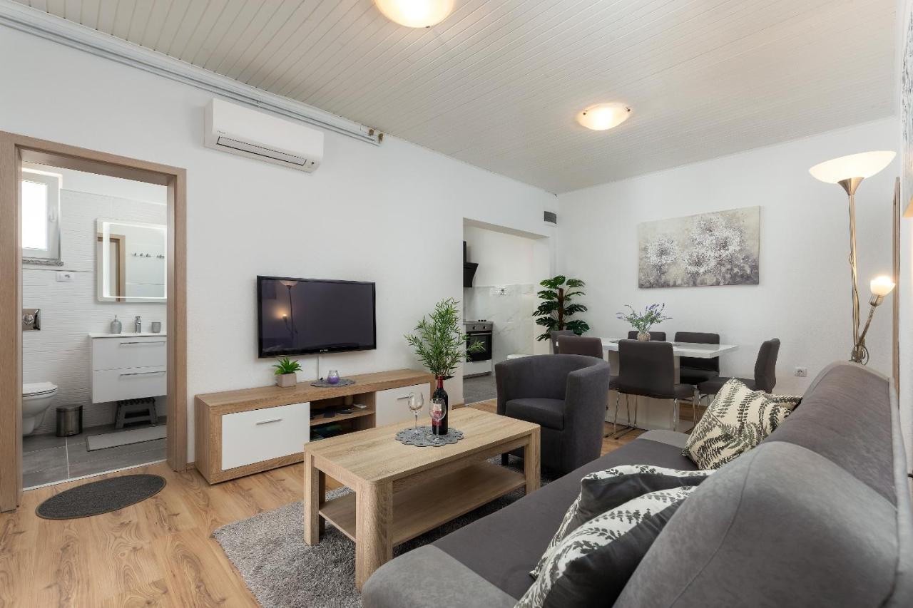 Apartments Elita Ровінь Екстер'єр фото