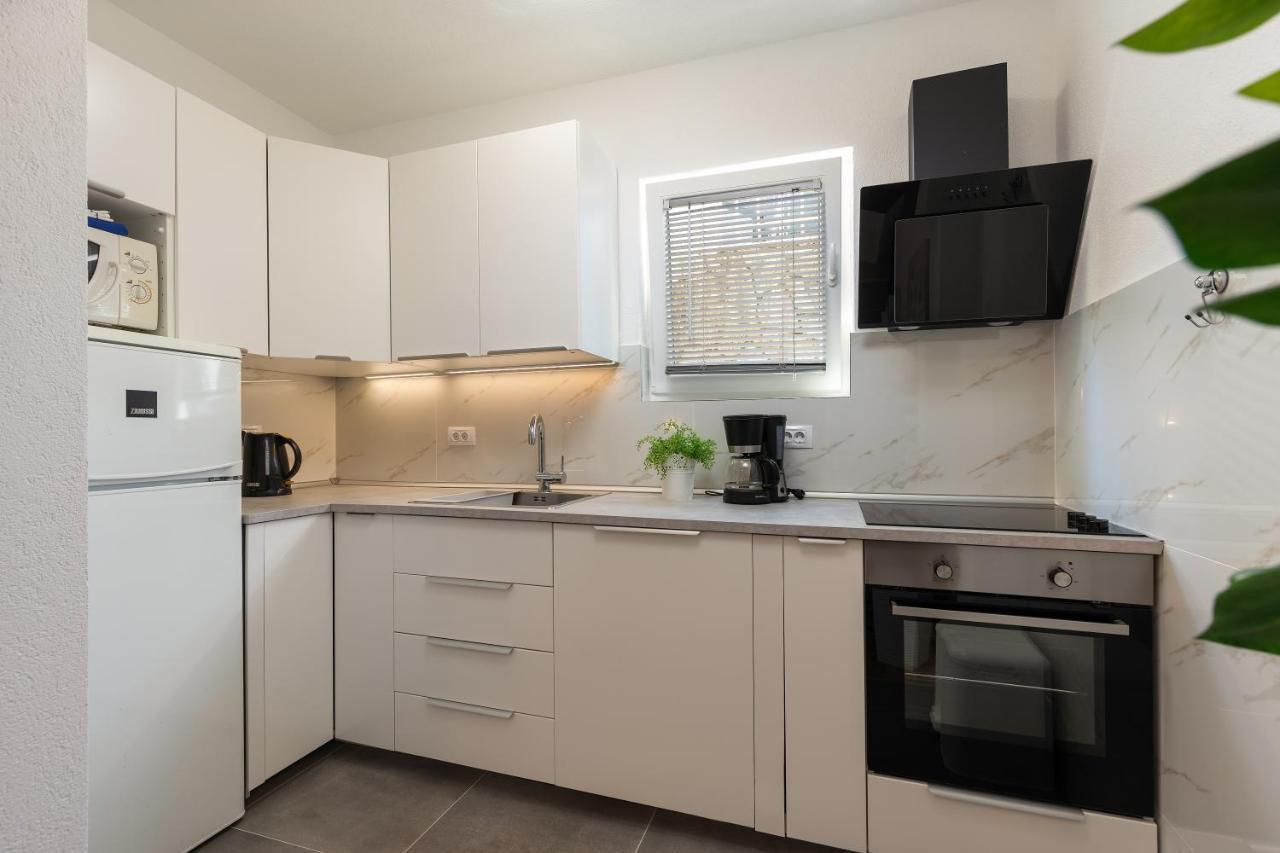Apartments Elita Ровінь Екстер'єр фото