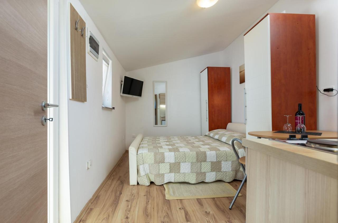 Apartments Elita Ровінь Екстер'єр фото