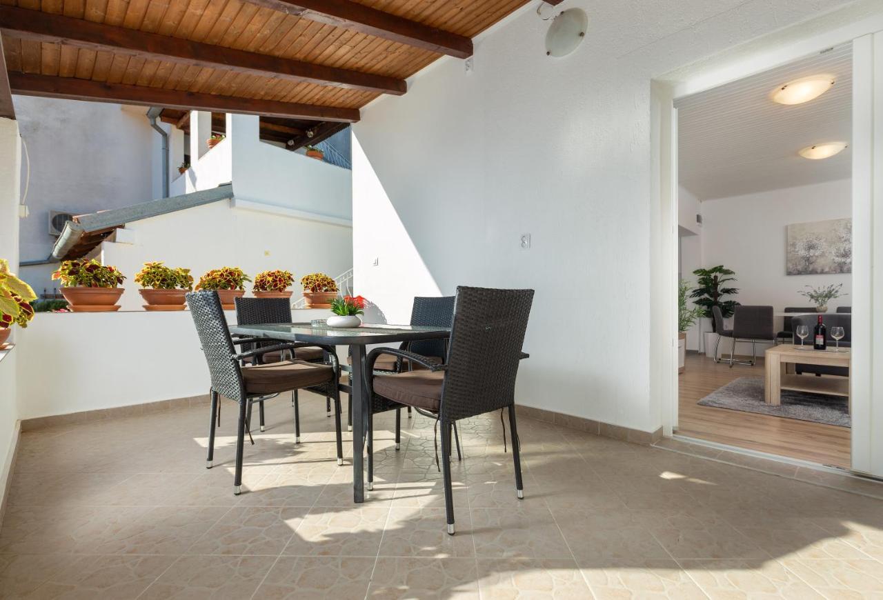 Apartments Elita Ровінь Екстер'єр фото
